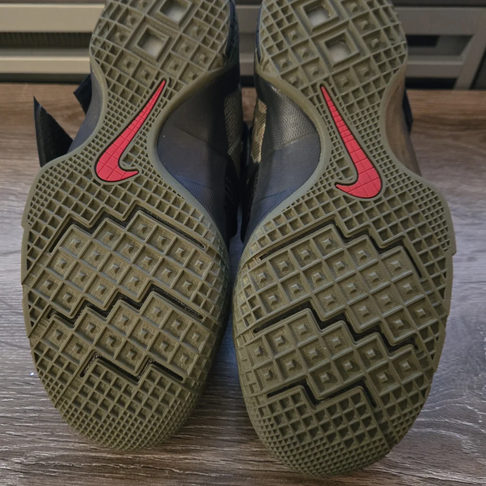 LeBron Solider 10 - Picture 6 of 6